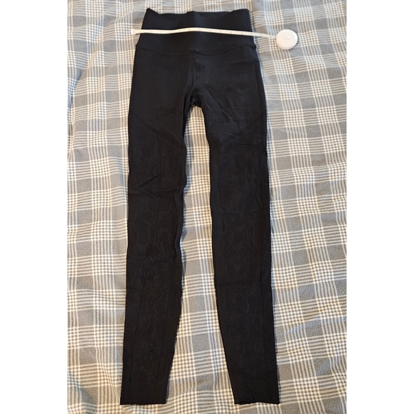 Fabletics High Waisted SculptKnit Camo leggings - Picture 4 of 7